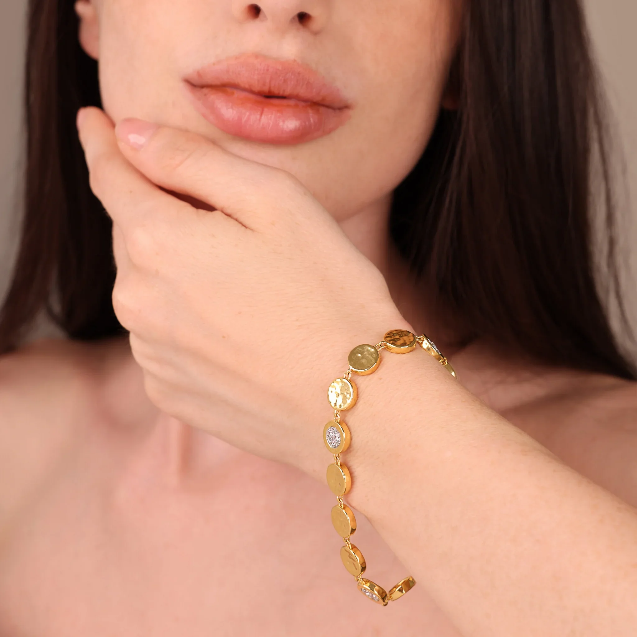 Bracciale Eclissi Dorata con Pavé di Cubic Zirconia - Image 2