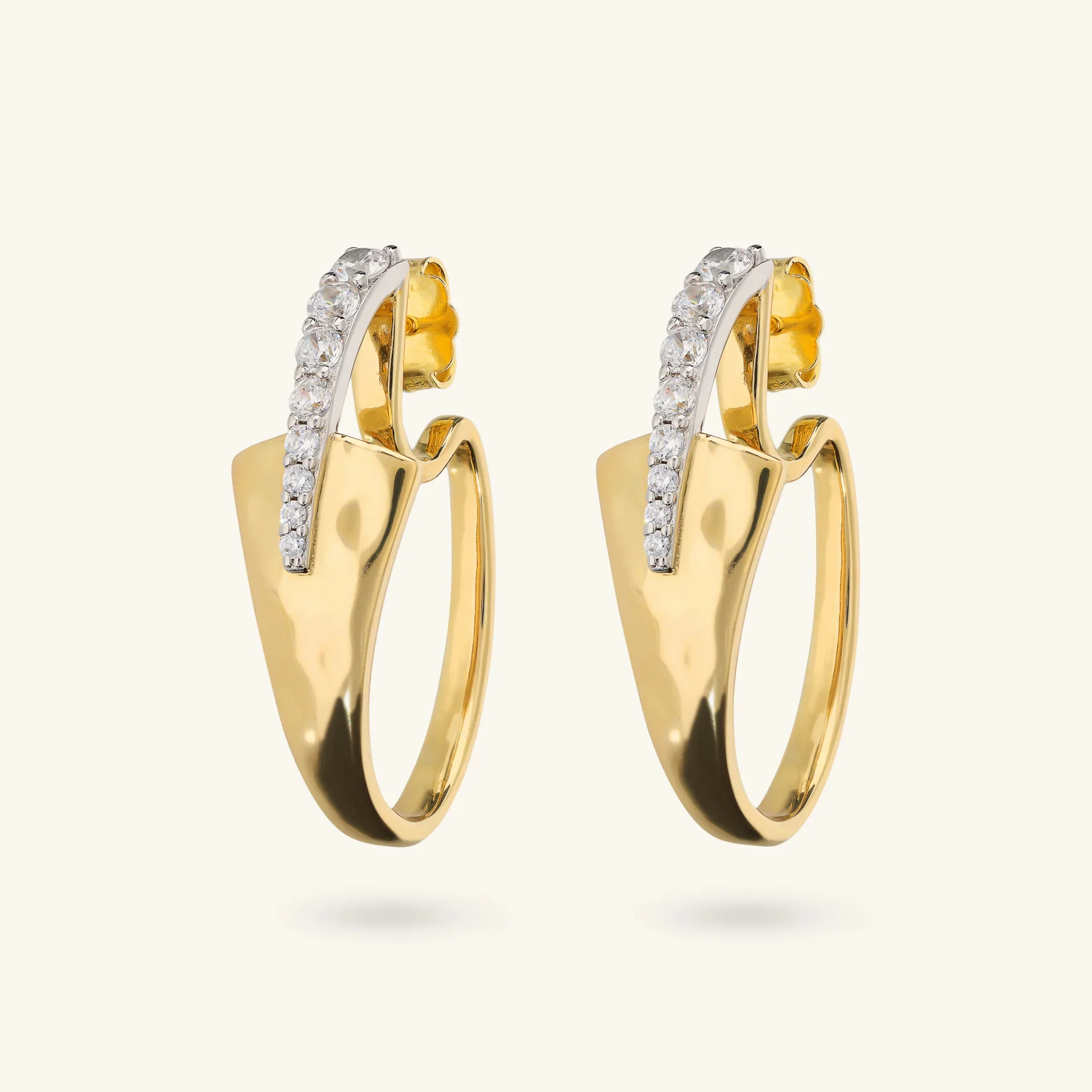 Orecchini Ovali Martellati con Pavé di Cubic Zirconia