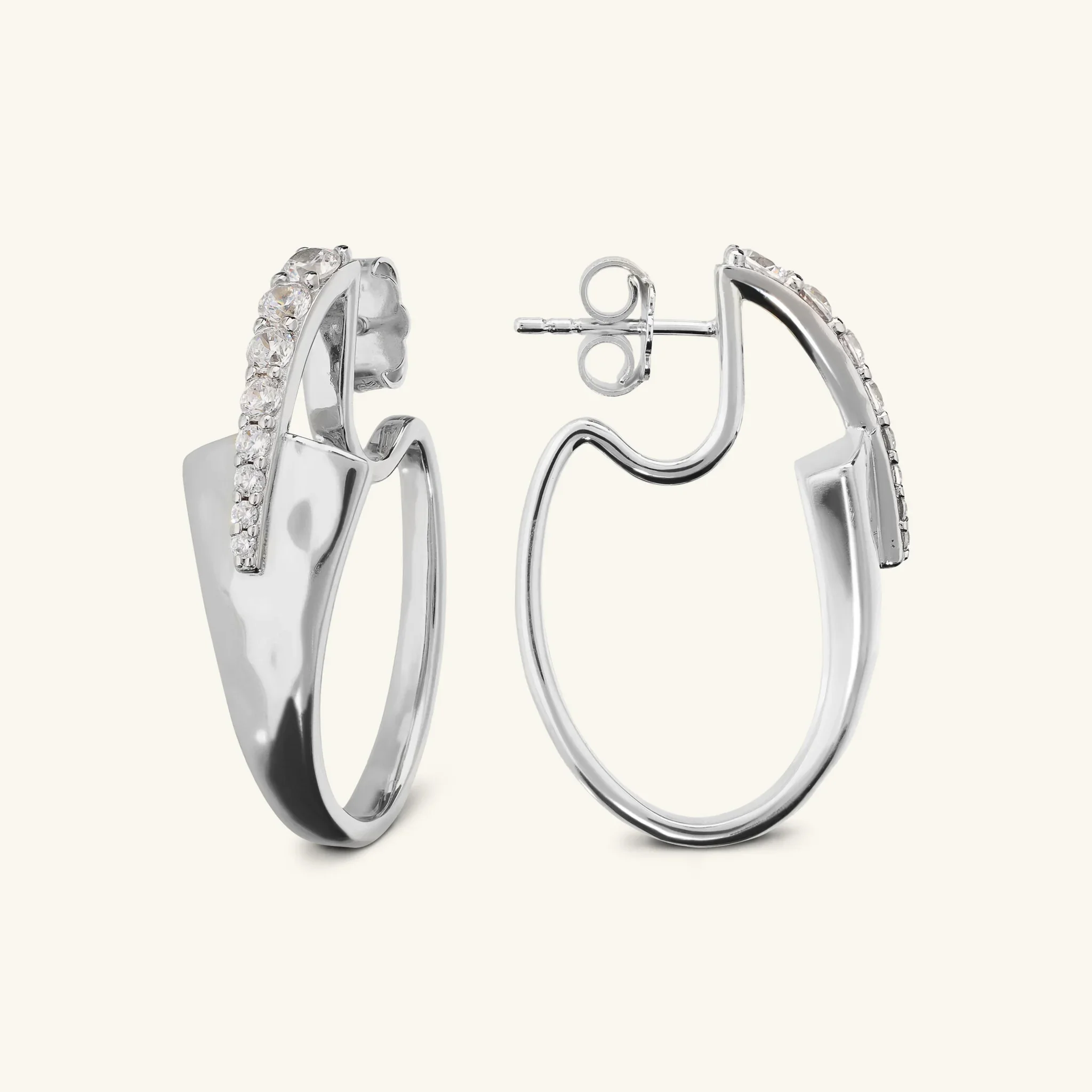 Orecchini Ovali Martellati con Pavé di Cubic Zirconia - Image 6