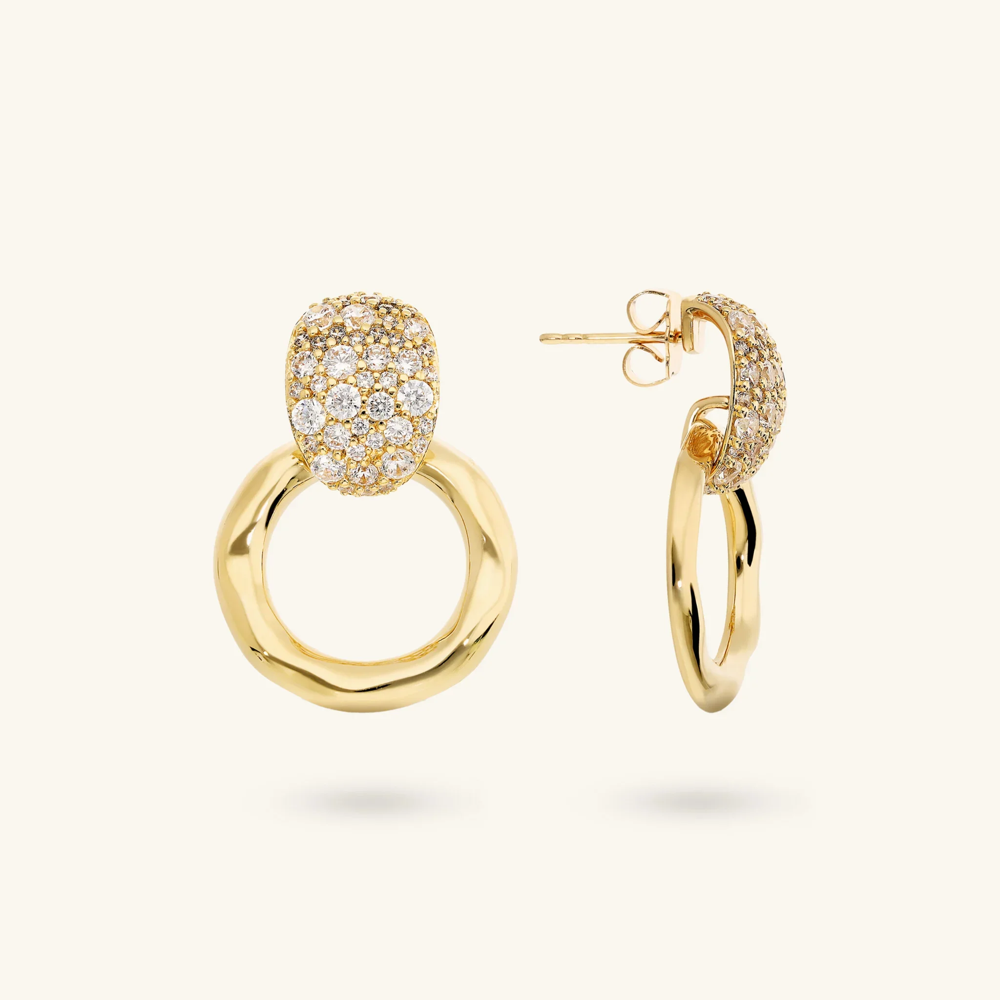 Orecchini Pendenti ad Anello Martellati con Pavé di Cubic Zirconia - Image 3